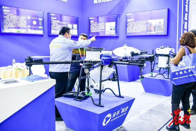 无人拖拉机 无人艇 无人飞机 数字系统，国际农机展上样样有