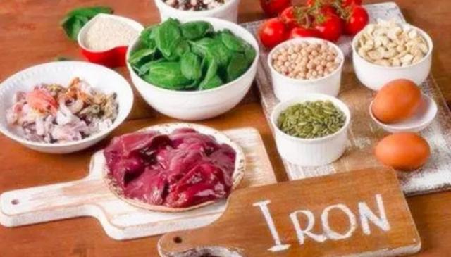 想要和明星宝宝同款逆天长睫毛，常吃这3类食物，宝宝出生就自带