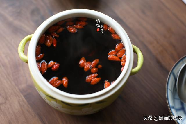 90岁奶奶常买猪腰炖汤，天冷也不担心，腰腿利索身体很不错