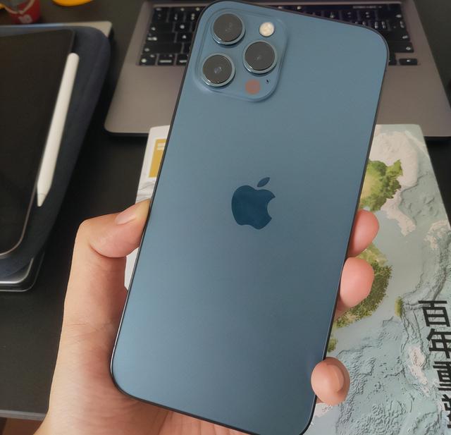 真是大聪明，网友7900买12PM官换机！评论：为什么不买13PM？