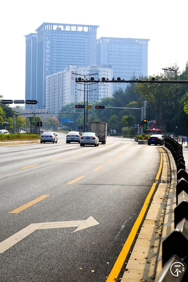 测评深圳“华为村”，还有年薪30万的华为人么？