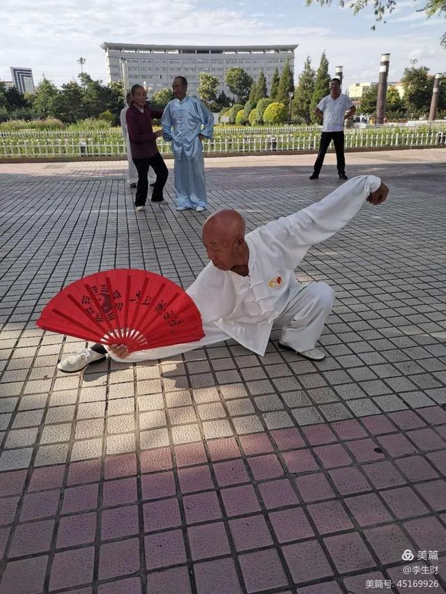 走进紫晨广场：文/李生财，图/郭翠枝