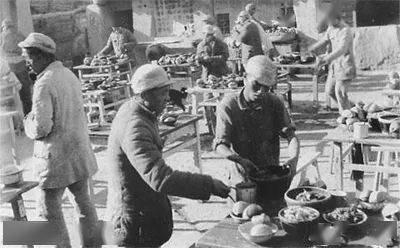 1947年胡宗南部20万大军进攻延安，在此危机时刻，毛泽东：拿烟来