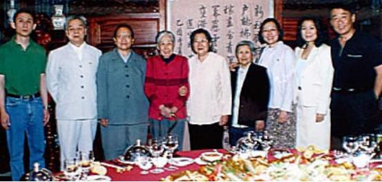刘少奇女儿向毛主席“告状”，得知后，主席给王光美写去了一封信