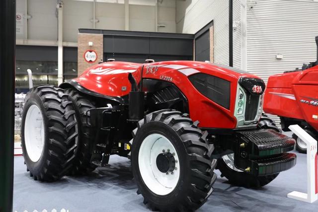 无人拖拉机 无人艇 无人飞机 数字系统，国际农机展上样样有