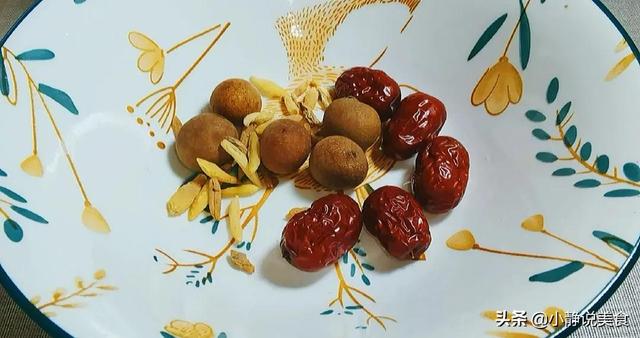 女性朋友多喝这道养生汤，每个月给自己煲上两次，睡眠好了气色好