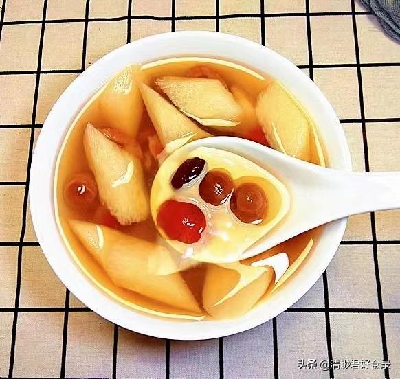 天气冷，老年人记得饮食要“三多三少”，营养充足，平安度过冬天