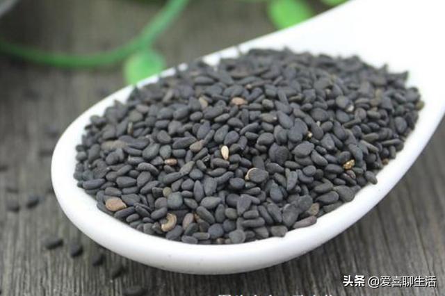 秋季，该吃的不是核桃而是它，钙含量极高，炒一炒嚼着吃真的好香