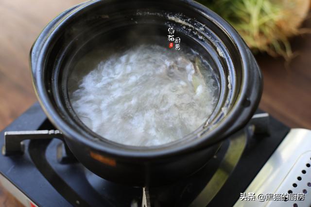 女人要好好爱自己，2块钱益母草煮汤，每个月煮4次，暖腹不受寒凉