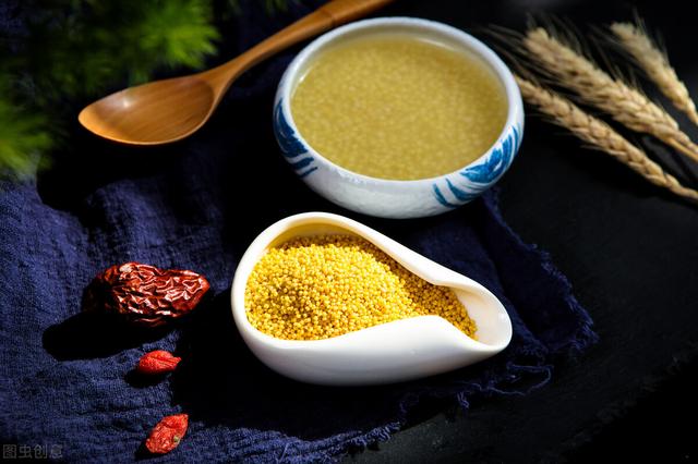小米到底升血糖还是降血糖？糖尿病能不能喝小米粥？看他亲身实验