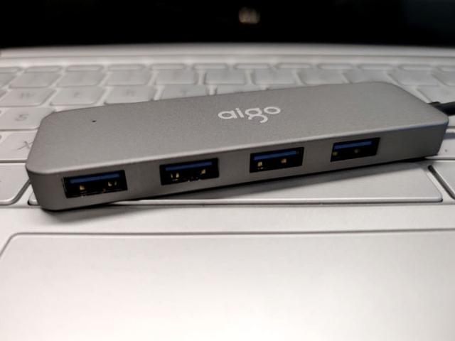 一拖四还带充电，扩充你局促的笔记本电脑接口，aigo H4分线器体验