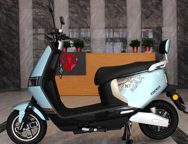 2款爆款电动车来了，外观漂亮更好骑，一次充电续航120公里