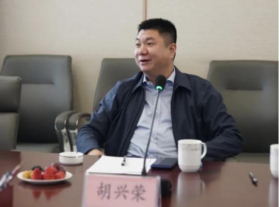 温州80后白手起家，从22岁到39岁，营收1909亿，不服不行