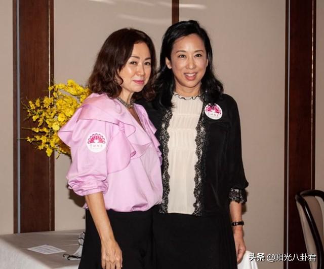 郭晶晶晒照为婆婆庆生，63岁朱玲玲保养得当，婆媳同框美似姐妹