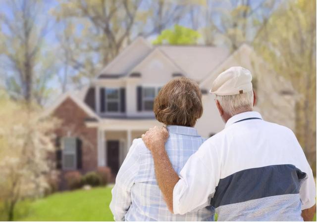 200万存银行理财，年利率5%，未来的30年够养老吗？