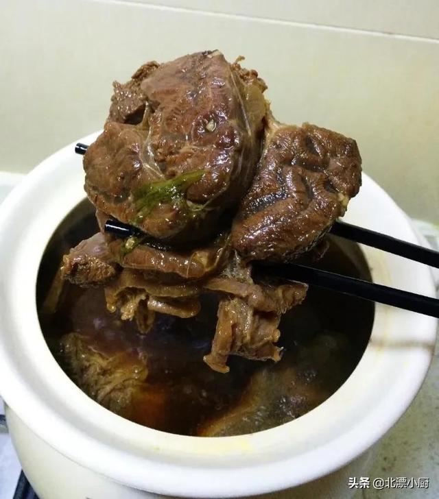 卤牛肉时，记住“1腌2泡”，牛肉不腥不柴，好吃还缩水小