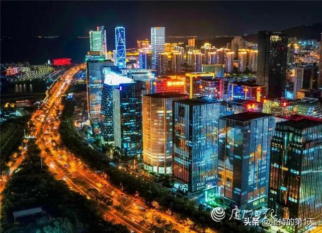它叫厦门，用11年时间超越嘉兴南昌等18座城市，却始终拿不下泉州