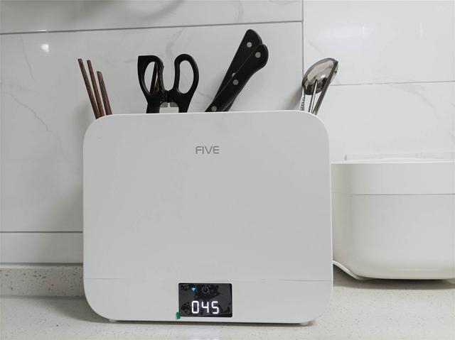 小米生态再来造福厨房！米家APP控制的Five智能刀筷杀菌架实测