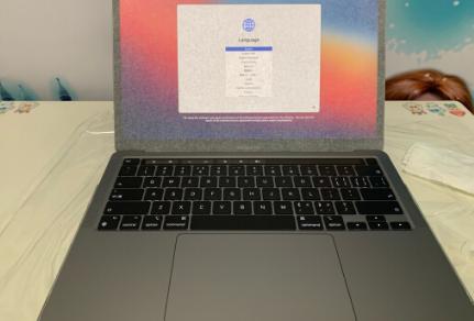 入手苹果MacBook Pro，13.3寸虽然很小，但是真的很能打