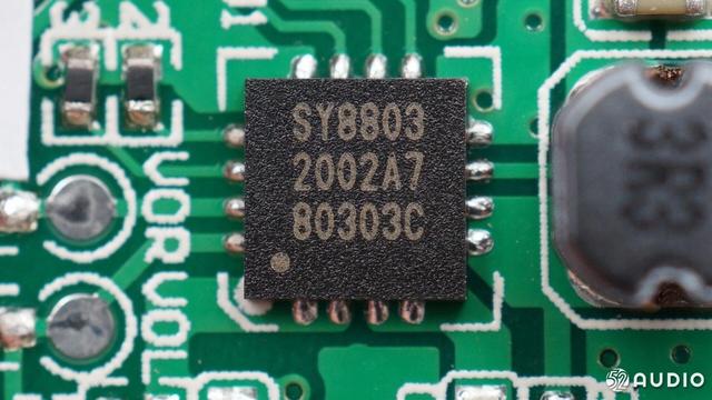 buds charge真无线蓝牙耳机应用案例:思远半导体sy8810还集成了充电仓