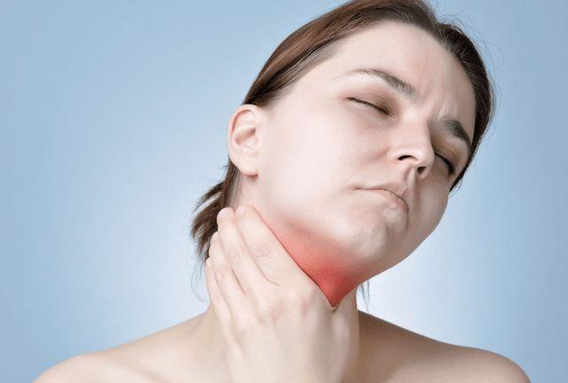 一饿就出现“心慌、手抖、无力”的症状，与什么原因有关？