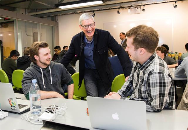 苹果用户想要下载更多的软件？库克：可以去选择安卓手机