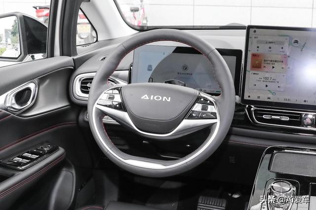 续航能力702KM，轴长2米83家用快充SUV，就是好养，实拍埃安AION  V