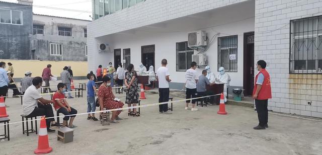 驿城区胡庙乡大韦庄村核酸检测有序进行