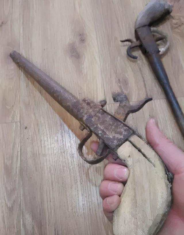 武汉枪击案：不得不问，在中国，这枪从哪冒来的？