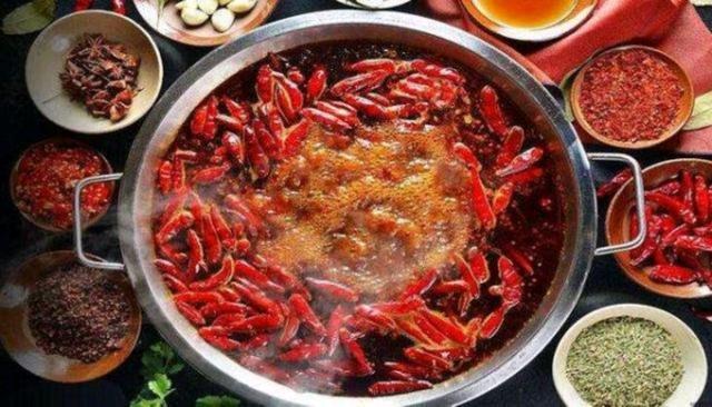 头皮上的“白泥”，是什么？提醒：不要随便用手抠，要听劝