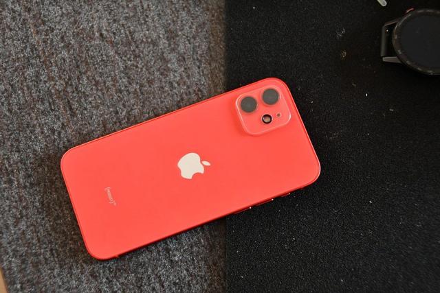 10月手机销量排行榜：苹果、小米表现封神，荣耀化身“守门员”