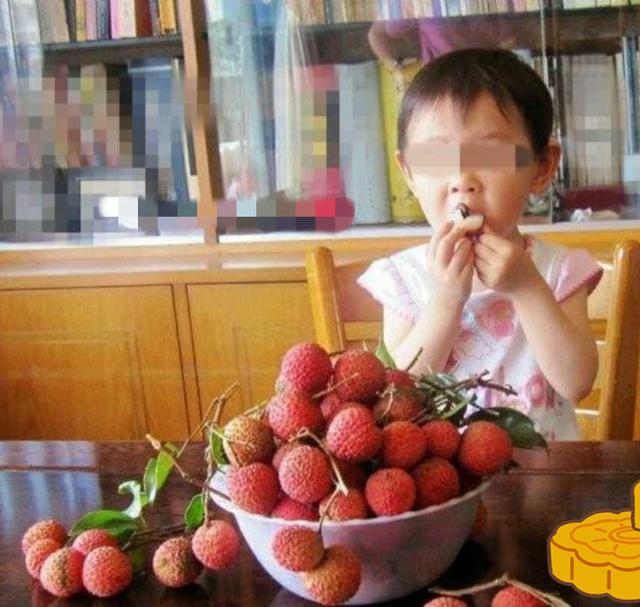 有3种水果，家长不能让孩子吃得太多，即使再嘴馋也要控制量