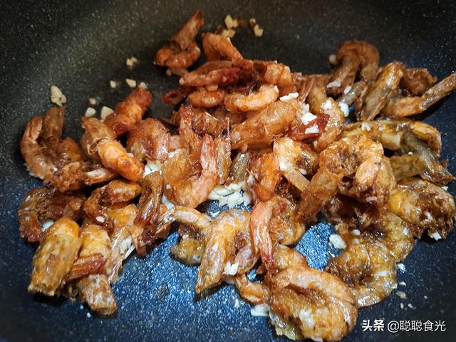 大虾这样做孩子吃不够，满口酥脆，连虾皮都能吃，蛋白丰富还补钙