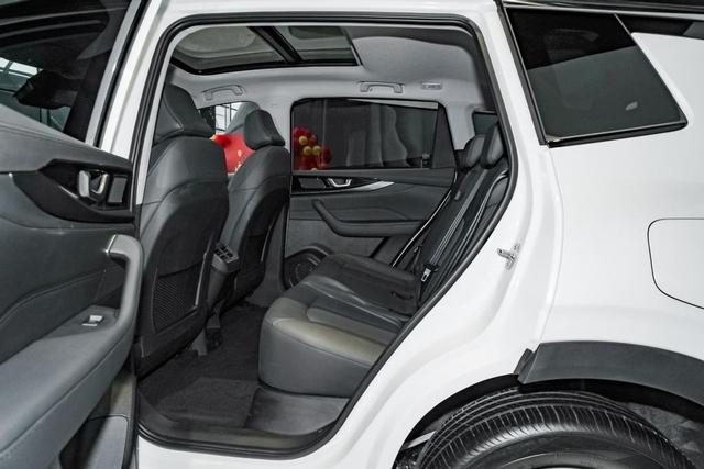 一公里才7分钱，7.9破百+3块大屏，还能自动驾驶，实拍威马W6