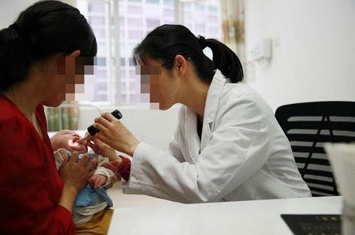 有种“马虎”叫开水烫奶瓶，看似十分干净卫生，实则坑娃于无形