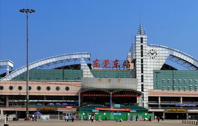 松鼠老爹章燎原：一袋坚果起家，从街头“小混混”到亿万富豪