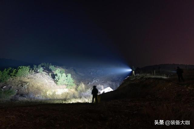 这款三眼小钢炮竟有18000流明——Lumintop雷明兔GT3手电