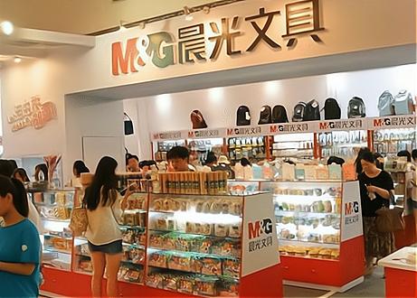 三姐弟靠“不起眼”的小生意发家，赚615亿身家，开了8.5万家店