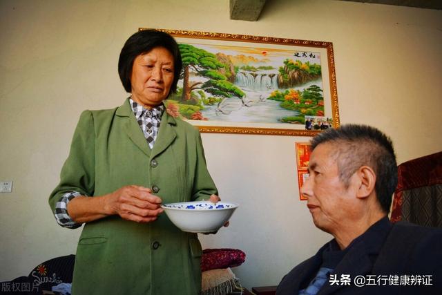 体寒、饮食不入，《黄帝内经》说：五虚之人，阳气就会严重亏虚