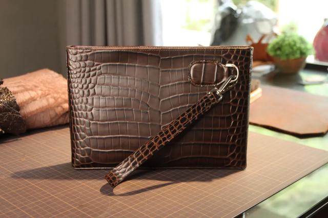 鳄鱼皮具怎么样选择鳄鱼皮具好不好