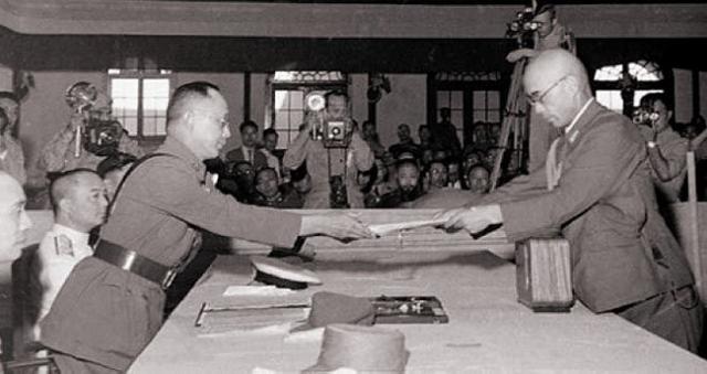 1975年，重庆一农民发现戴着镣铐的尸骨，调查后才知她是个革命者