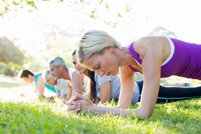 50岁后，如何避免加速衰老，提升生命质量？做好5个方面很重要