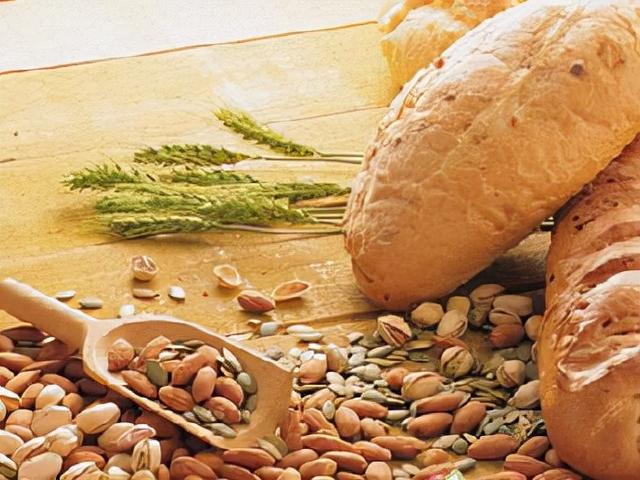 当你老了—如果夜不能寐，失眠常伴，这些食物会帮你安然入梦