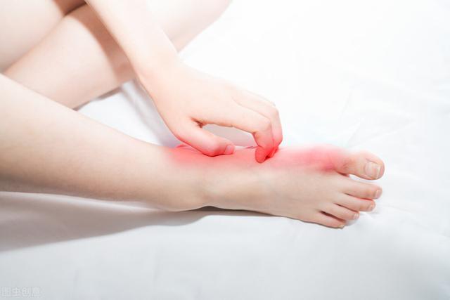 冬天手脚干燥，脚后跟也容易干裂？做好这4件事，或许能缓解问题