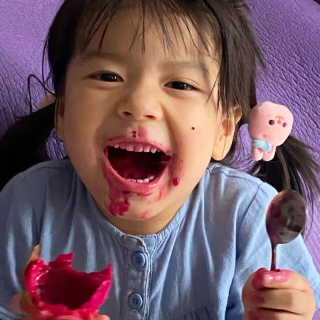 有3种水果，家长不能让孩子吃得太多，即使再嘴馋也要控制量