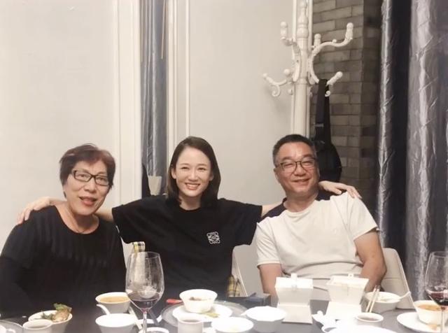 乔任梁父母首谈儿子去世经历，妈妈哭到晕倒，费时一年找清幽墓地