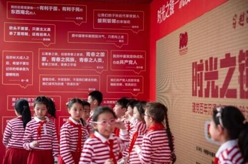 陈延年:现场画面！今天陈延年通过镜子，来到2021年的上海