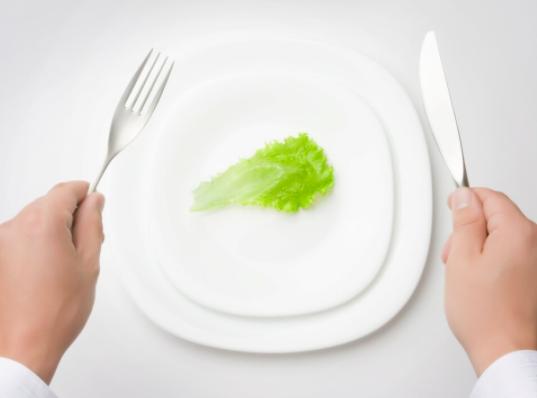 吃得越少活得越久？你要的科学解释来了