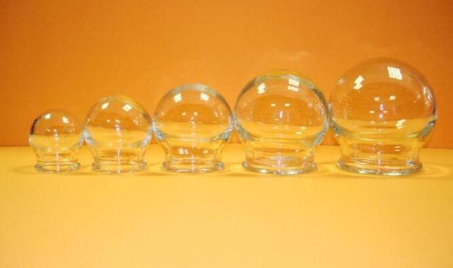 肚子冷痛，试试热敷和拔罐