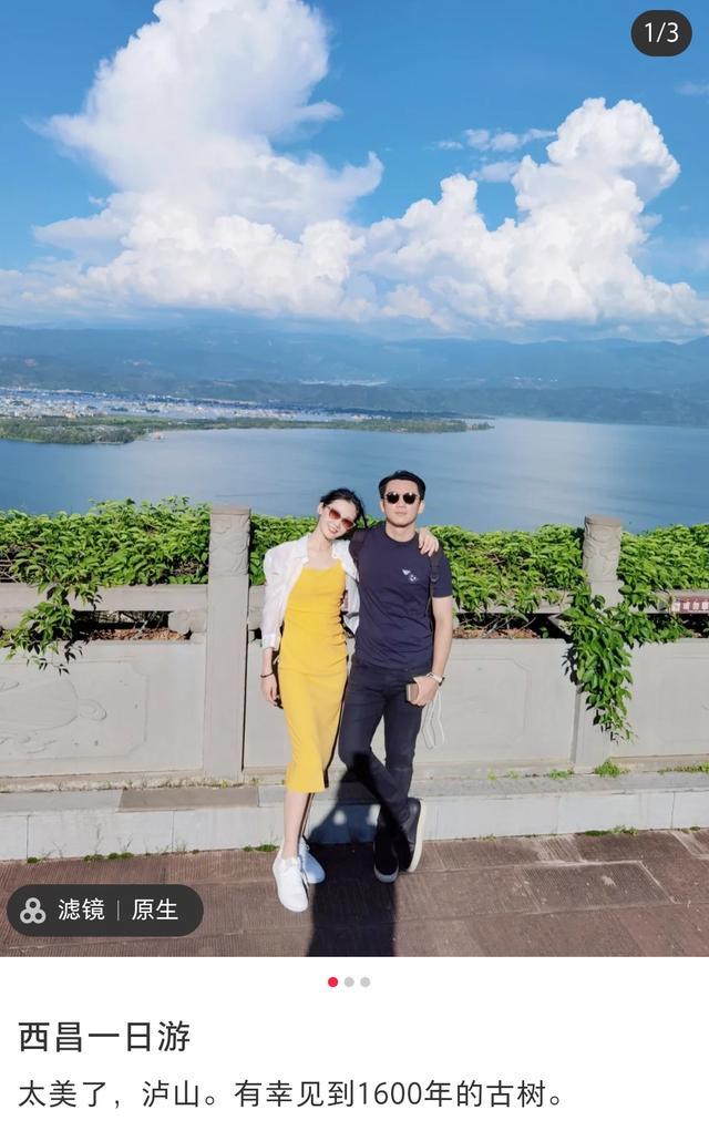苗苗与郑恺出游，产后身材纤细皮肤白到发光，夫妻俩牵手搭肩好甜蜜
